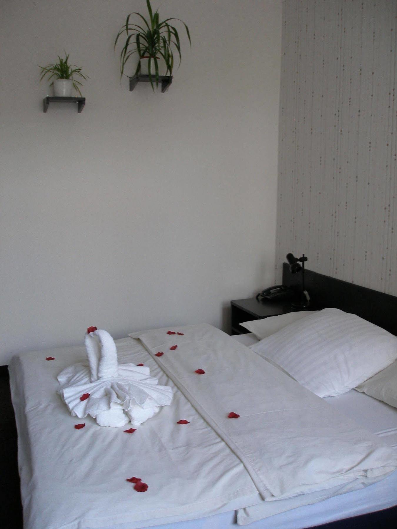 Hotel Pyramida Brno Eksteriør billede